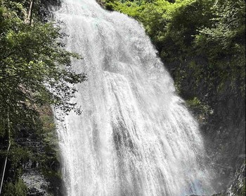 Восточная Абхазия: водопады, посёлок-призрак, купание в термах
