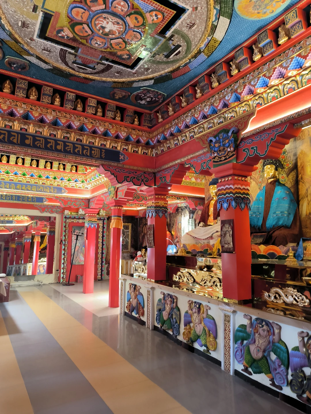 Руфат грамотно и уверенно с иронической нотой открыл все символы Казани. Путешествие было в будний день