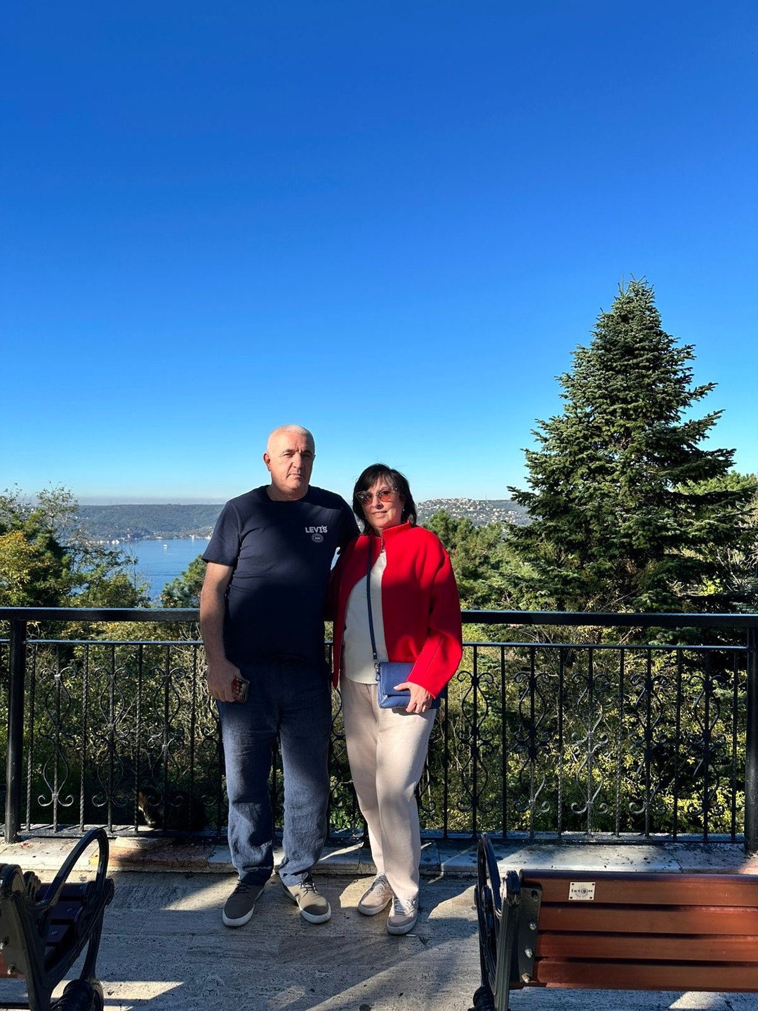 Виктории огородная благодарность!!! Очень образованный гид, глубокие познания в области истории, великолепное чувство такта и знание города!!!