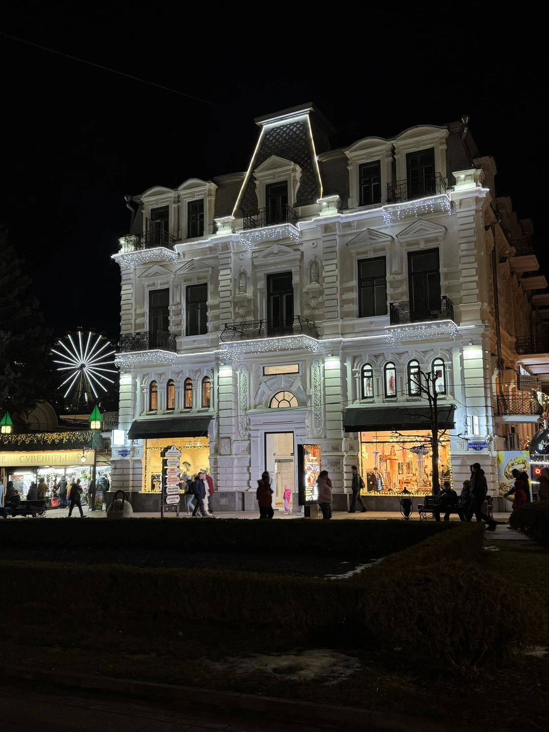 Экскурсовод Нина Юрьевна провела нам индивидуальный рассказ (так получилось) обо всех основных достопримечательностях Кисловодска на высшем