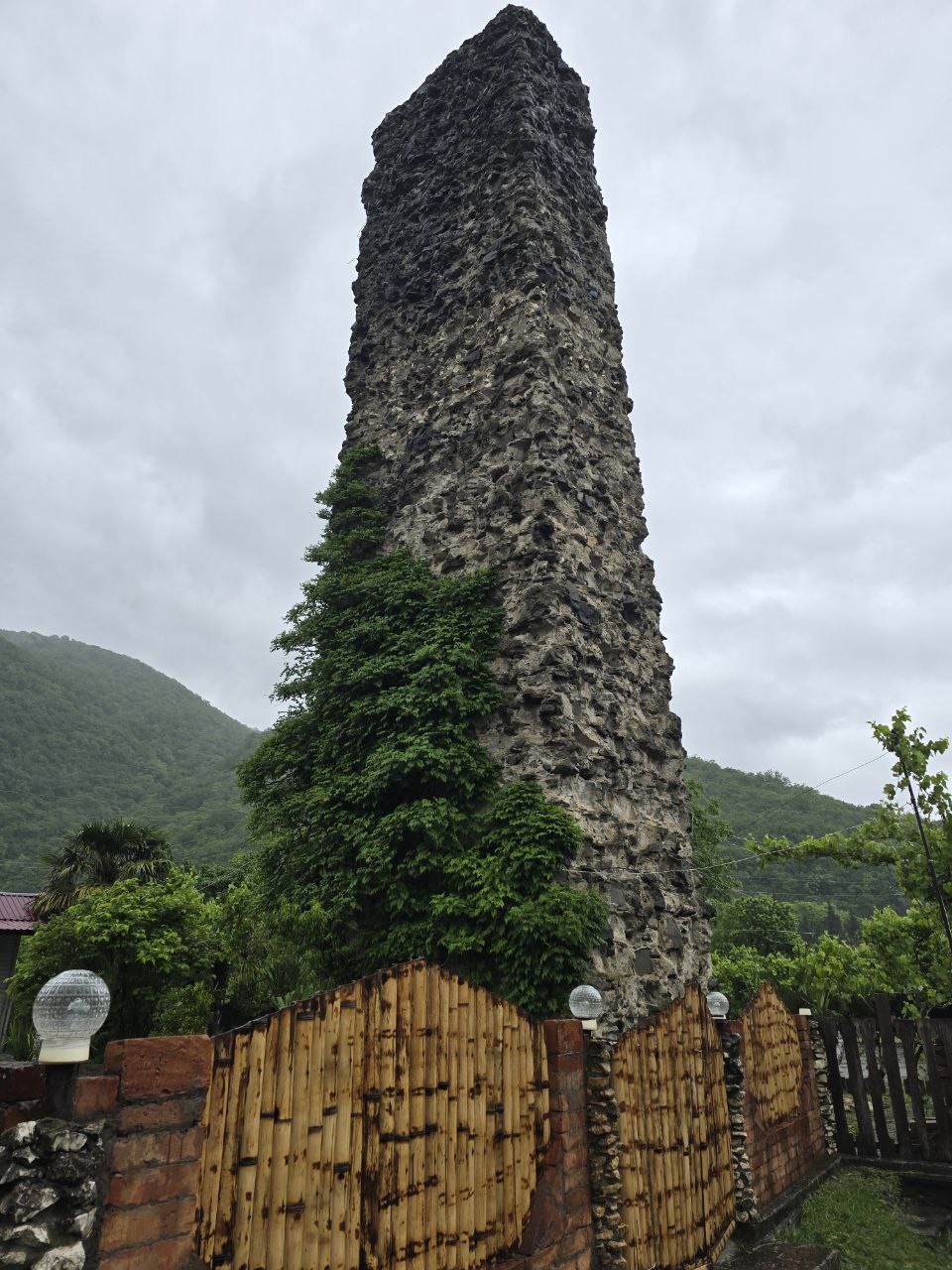 Посетив Абхазию, я не мог не очароваться красотой этой удивительной страны. Мы побывали в Бзыбском ущелье