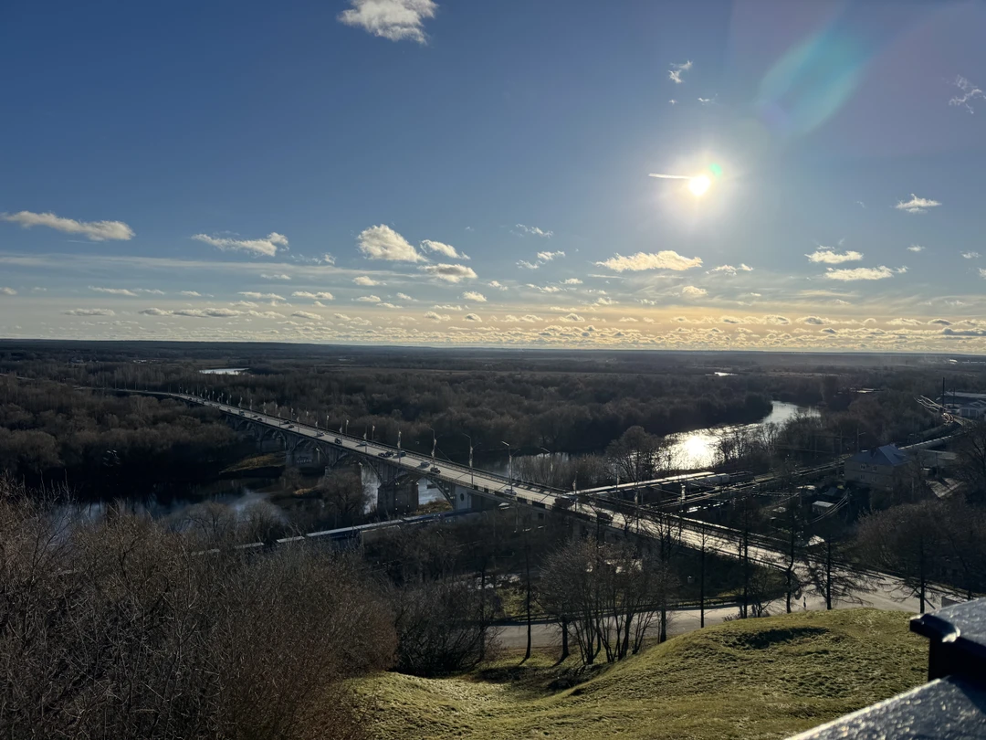 Замещала Анна. Гид нам очень понравился! Интересный рассказчик, доброжелательное отношение! Экскурсия небольшая по времени и по