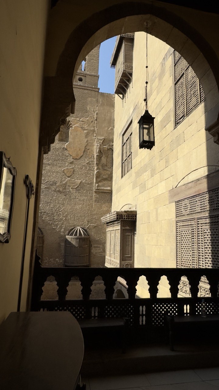 Саид и Шариф заслуживают отдельной благодарности за экскурсии, проведенные с истинной теплотой и вниманием. Как опытный