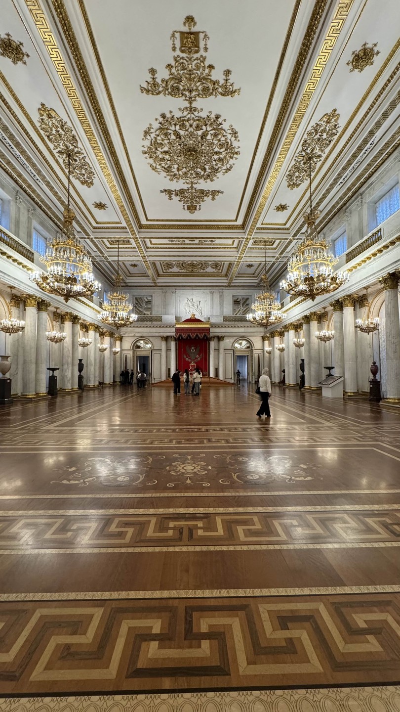 Спасибо Елене за экскурсию! Речь приятная, информация интересная, время пролетело незаметно! Гулять по Эрмитажу с таким