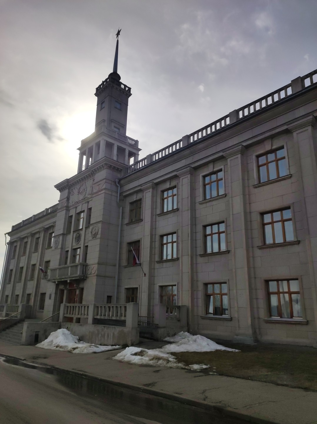 Благодарим Павла и водителя Ивана за сегодняшний день! Интенсивно по маршруту, объемно по информации, интересно по материалам рассказов