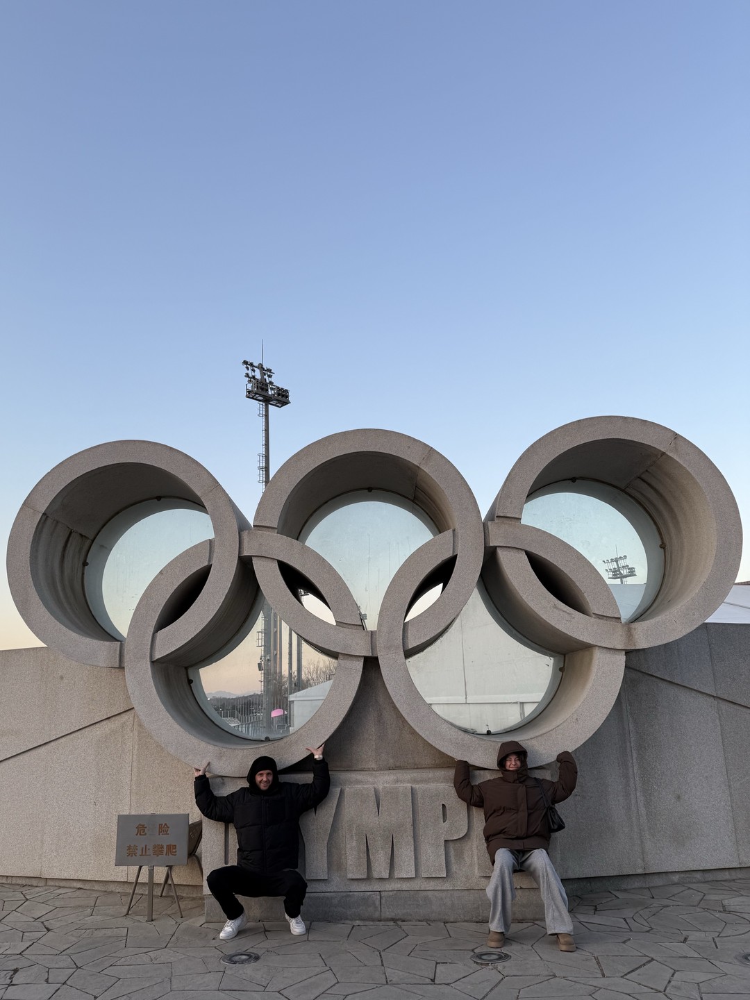 Гид Евгений встретил нас прямо в отеле, что было очень удобно. Прошлись по старинным улочкам, попробовали