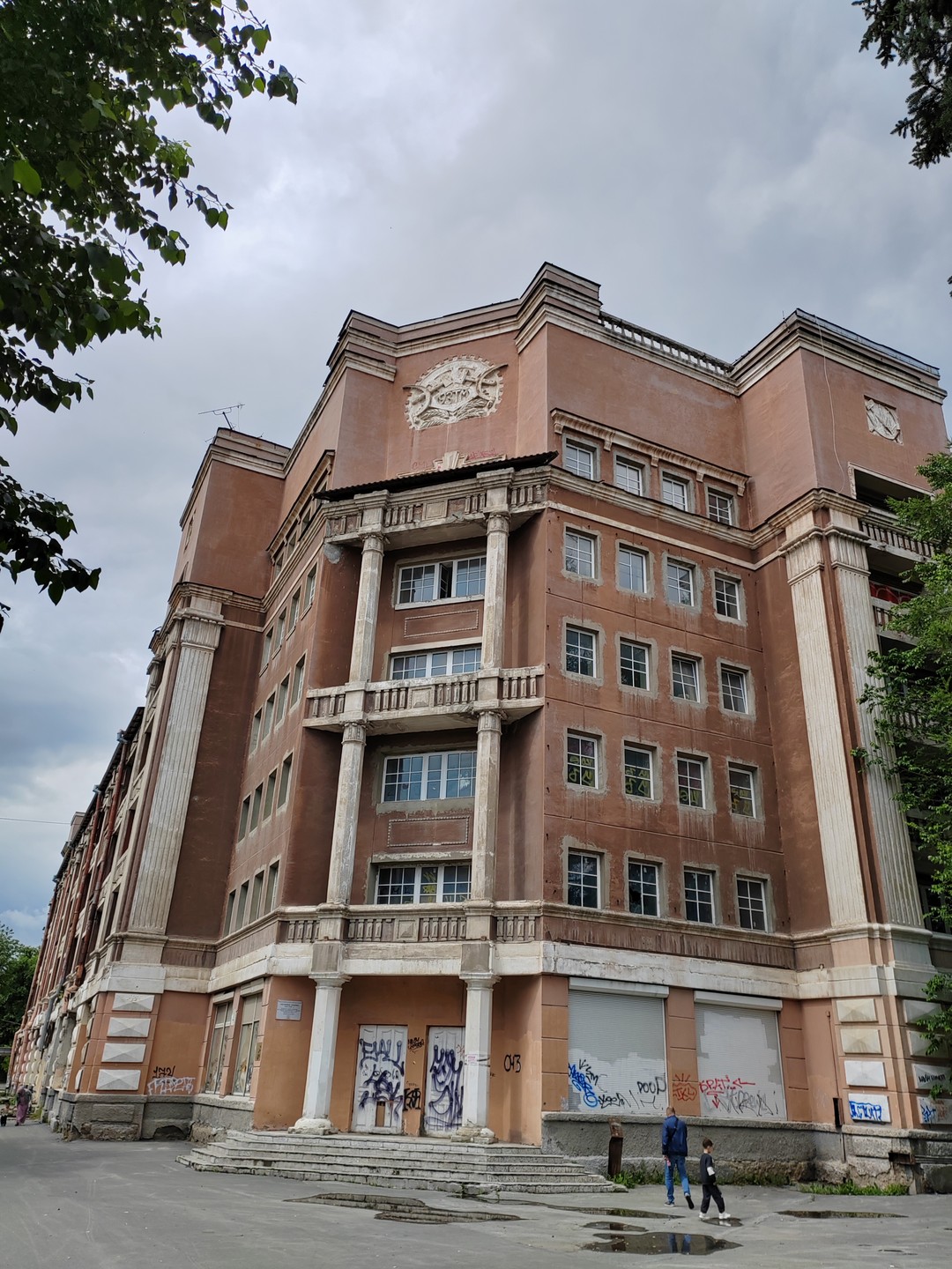 Полное погружение в историю города, удивительная архитектура первых десятилетий советской эпохи. Огромная благодарность Татьяне, за увлекательную