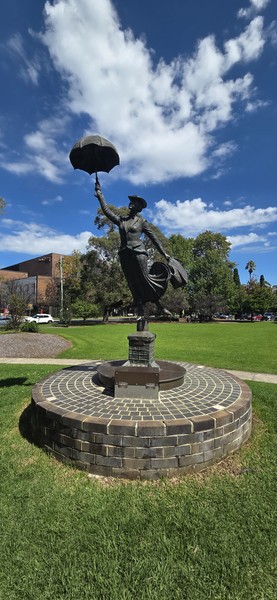 Мила очень МилА!) Весьма комфортный выезд в Австралийскую глубинку, в сопровождении профессионального гила и приятного собеседника!