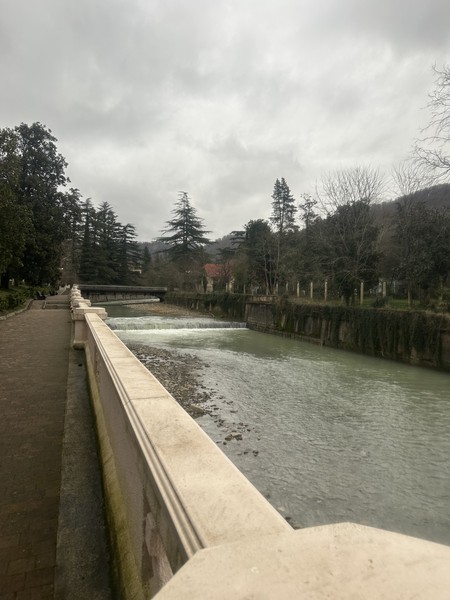 Сама экскурсовод - сгусток радости и позитива. Знающий и любящий историю гид. Рекомендуем