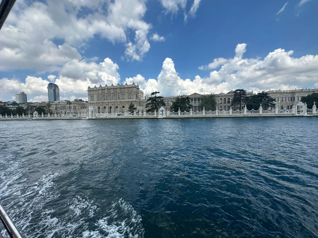 Всего лишь одна экскурсия, а столько впечатлений и информации! Очень насыщенная и содержательная экскурсия за приятную