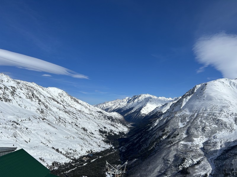 Замечательные впечатления от поездки. Экскурсовод Артемий очень эрудированный, при этом отлично водит машину и следит за