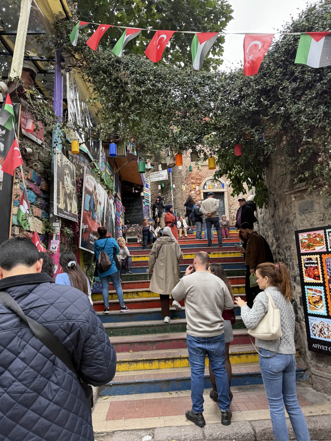 Хотим выразить неимоверную благодарность нашему путеводителю по Стамбулу - Денису 👍 показал Стамбул таким, каким мы