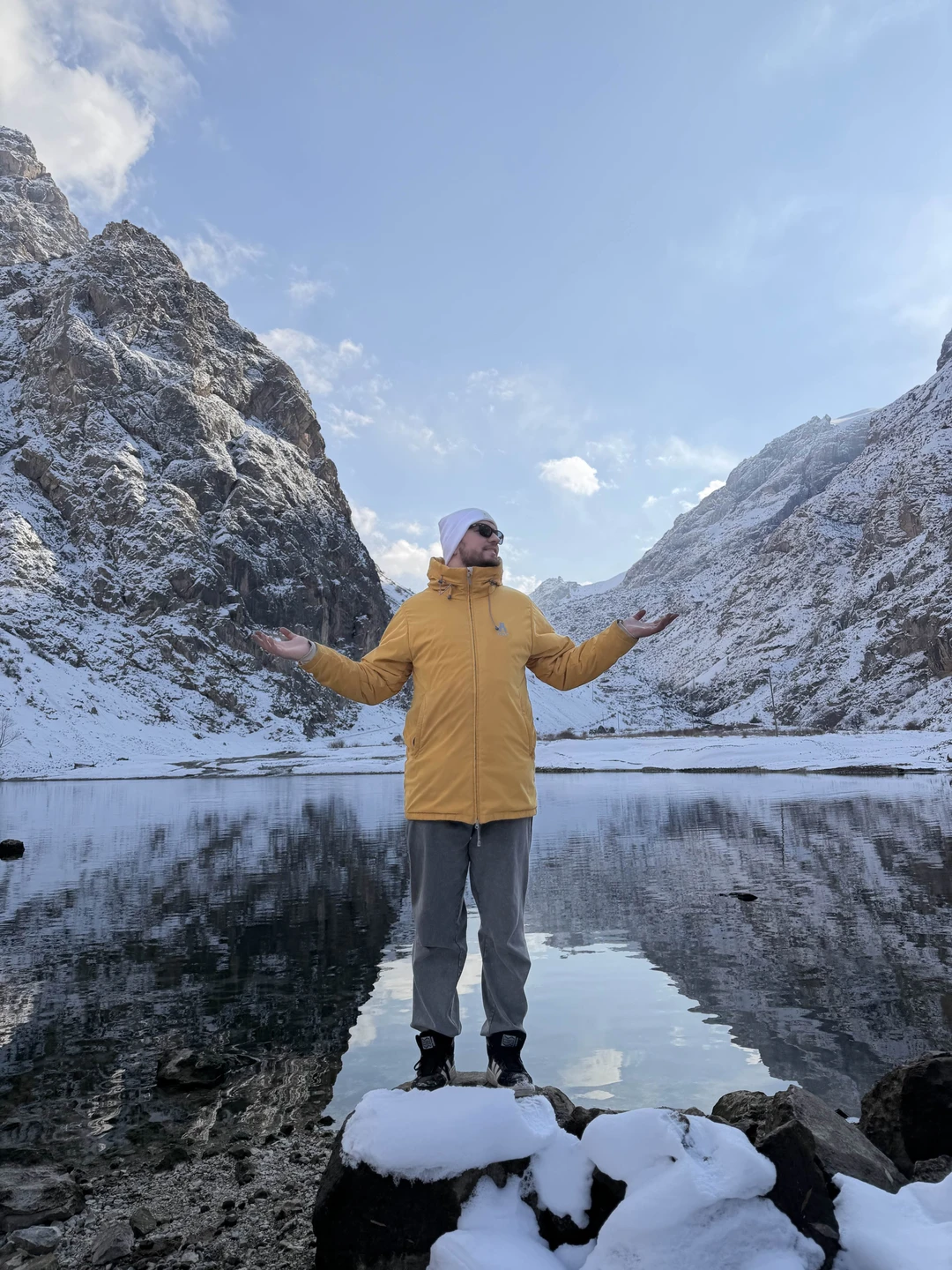 Присмотрели 5 из 7 озёр. Машина не смогла проехать дальше. Те, что увидели, - красивые.