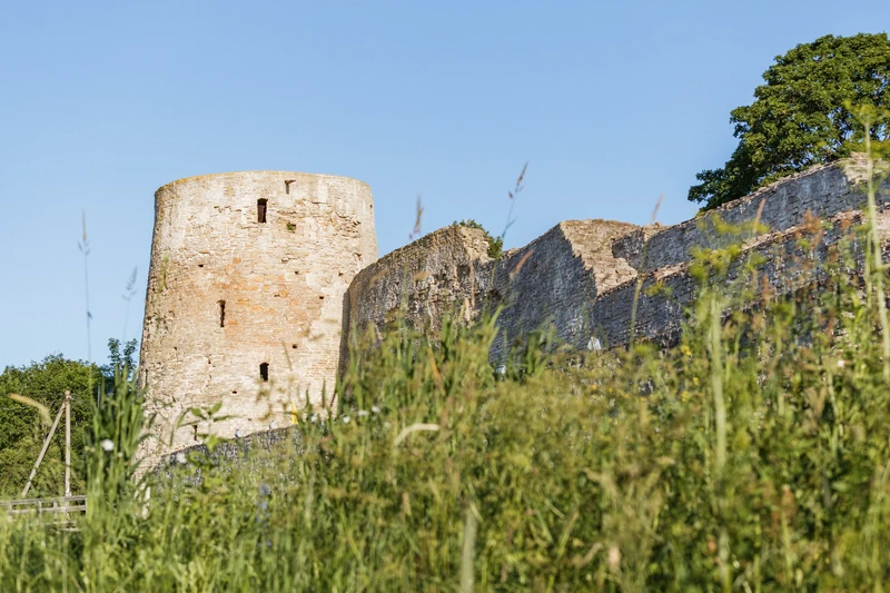 Автобусная экскурсия из Пскова в Изборск и Печоры