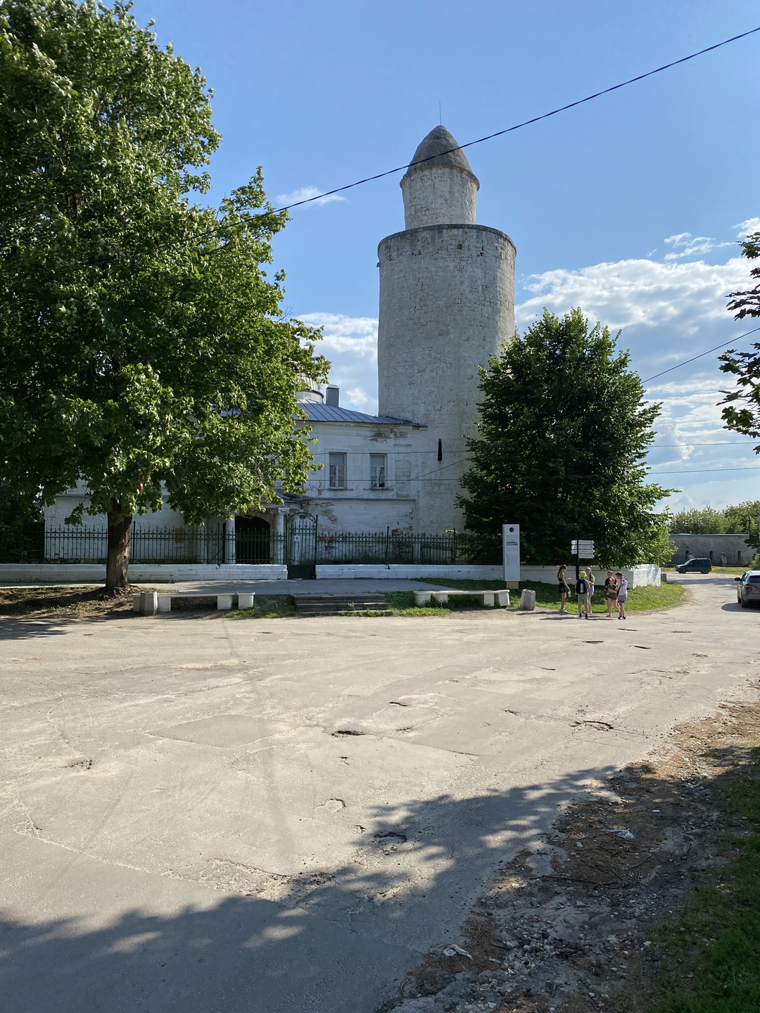 Прогулка по памятным местам города Касимова с гидом Тамарой Калининой прошла замечательно. Тамара, очень знающий гид