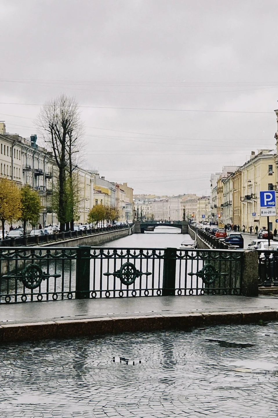 Дочь учится в десятом классе, и ей предстоит осилить "Преступление и наказание" в этом году, и