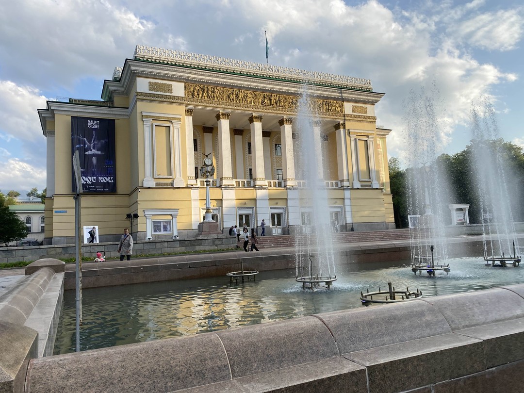 В Казахстане были первый раз. Компания из 4 человек. Алексей на отклик отреагировал сразу. За час