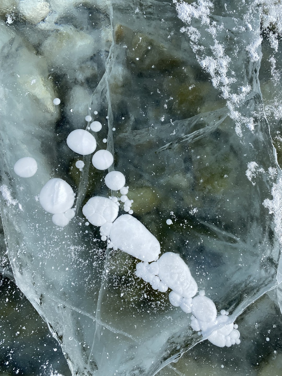 Хочу поделиться восторгом от своей поездки на зимний Байкал. Это чудо природы стОит увидеть хотя бы
