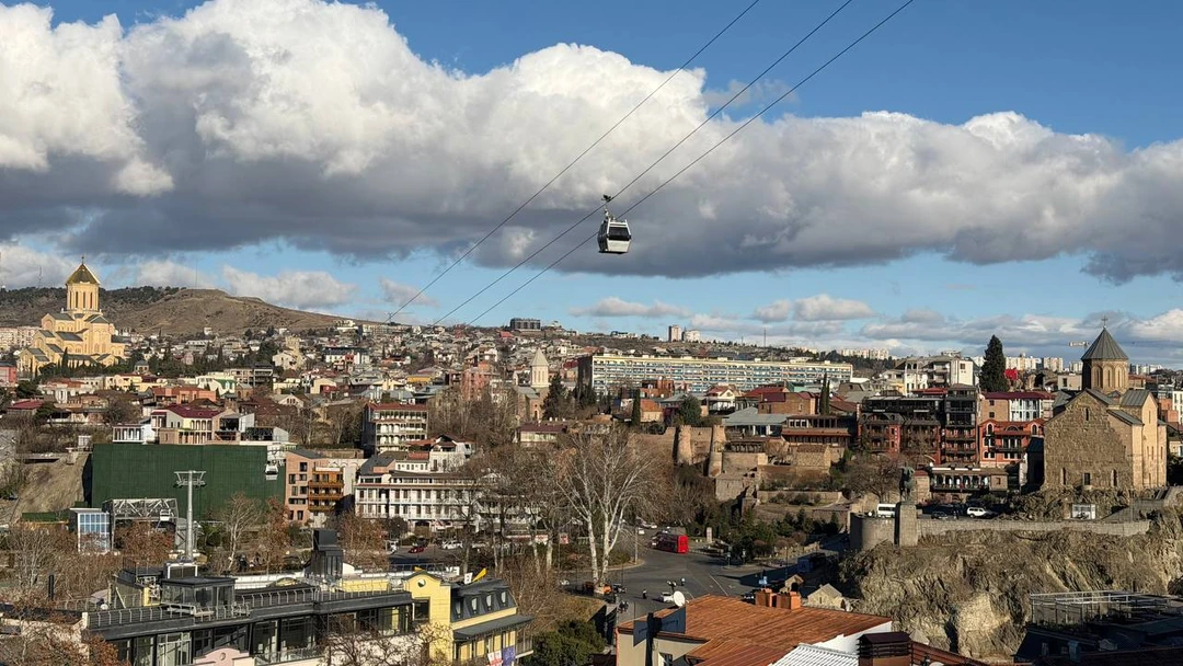Григол оказался невероятным собеседником, с уникальным и нестандартным подходом к проведению обзорной экскурсии. Эта была не