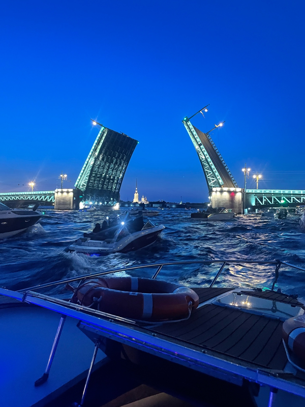 Фото к экскурсии Ночная водная прогулка к самым известным разводным мостам Петербурга
