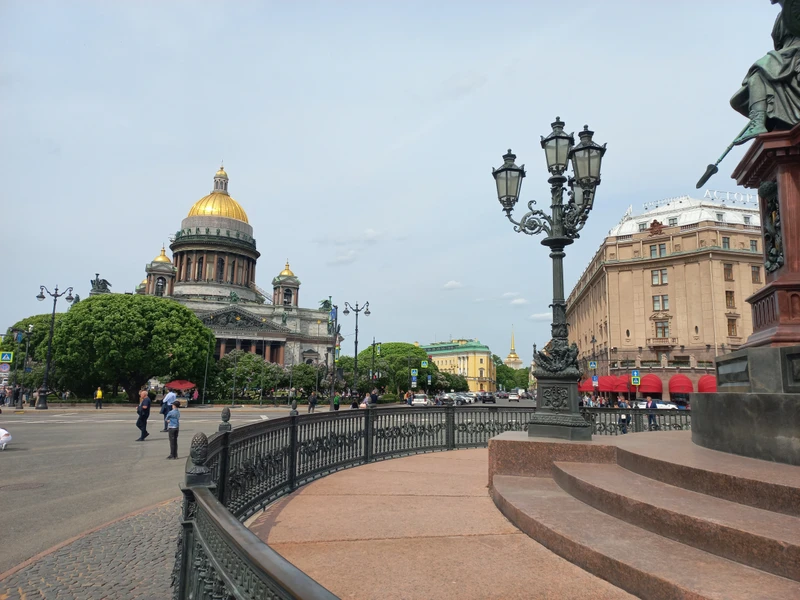 Архитектура и легенды Исаакиевской площади