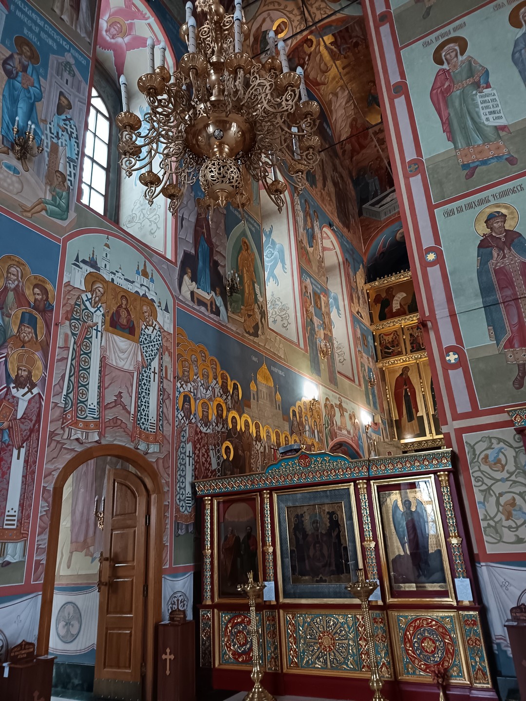 Экскурсия, очень понравилась. Несмотря на прохладную погоду, всё намеченное посетили. Наталья провела познавательную экскурсию, познакомила со