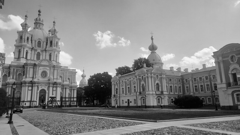 Смольный за 300 лет: от Смольного двора до убийства Кирова