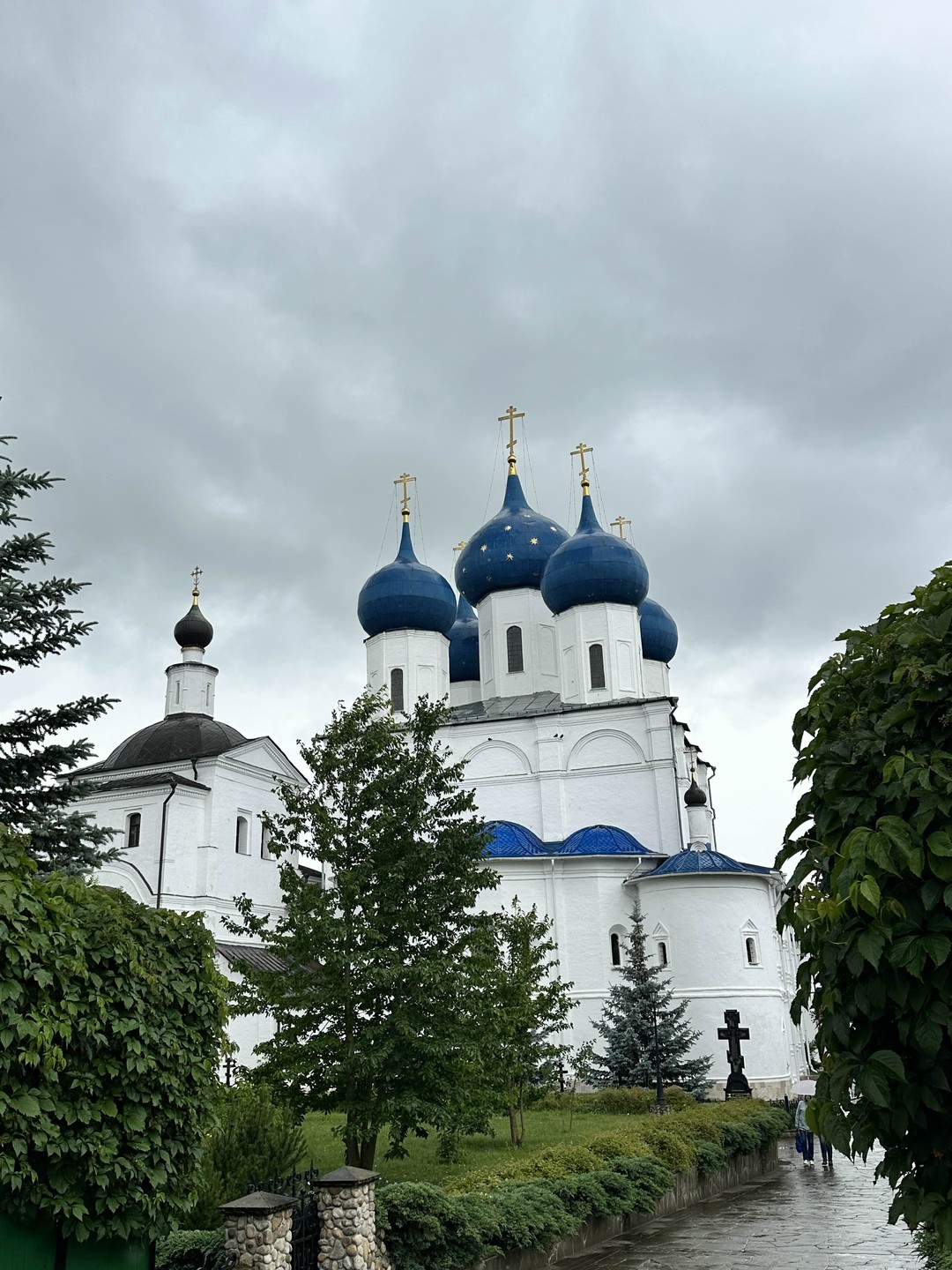 Гид очень интересно рассказал все. Ходили как пешком так и на машине. Очень советую