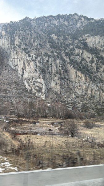 Поездка отличная, комфортная, на Эльбрусе отличное кафе Три сестры, вкусно и быстрое обслуживание, впечатления от посещения