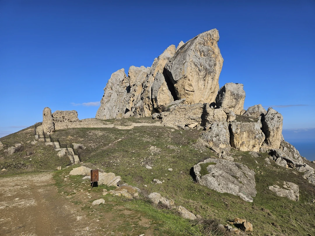 Из Баку - к марсианским пейзажам и розовому озеру (Игорь)