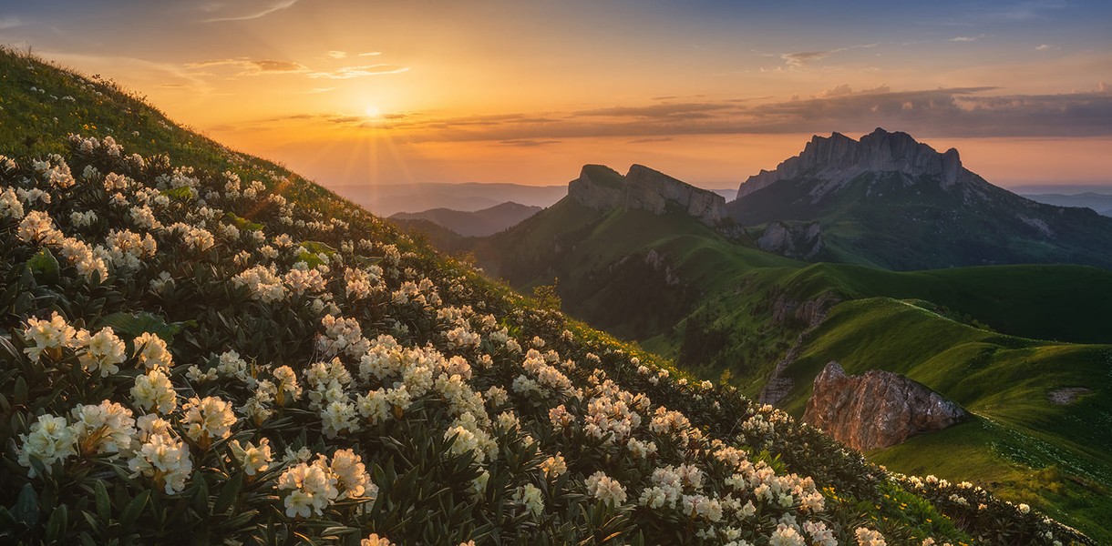 Куда поехать на майские: идеи путешествий по России и за рубеж