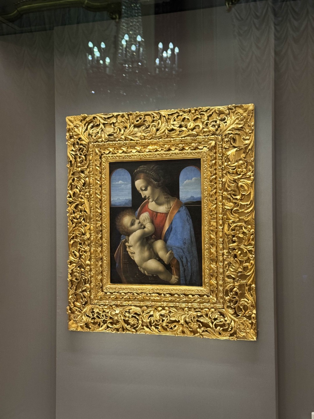 Нашим экскурсоводом была Яна. Она настоящий профессионал