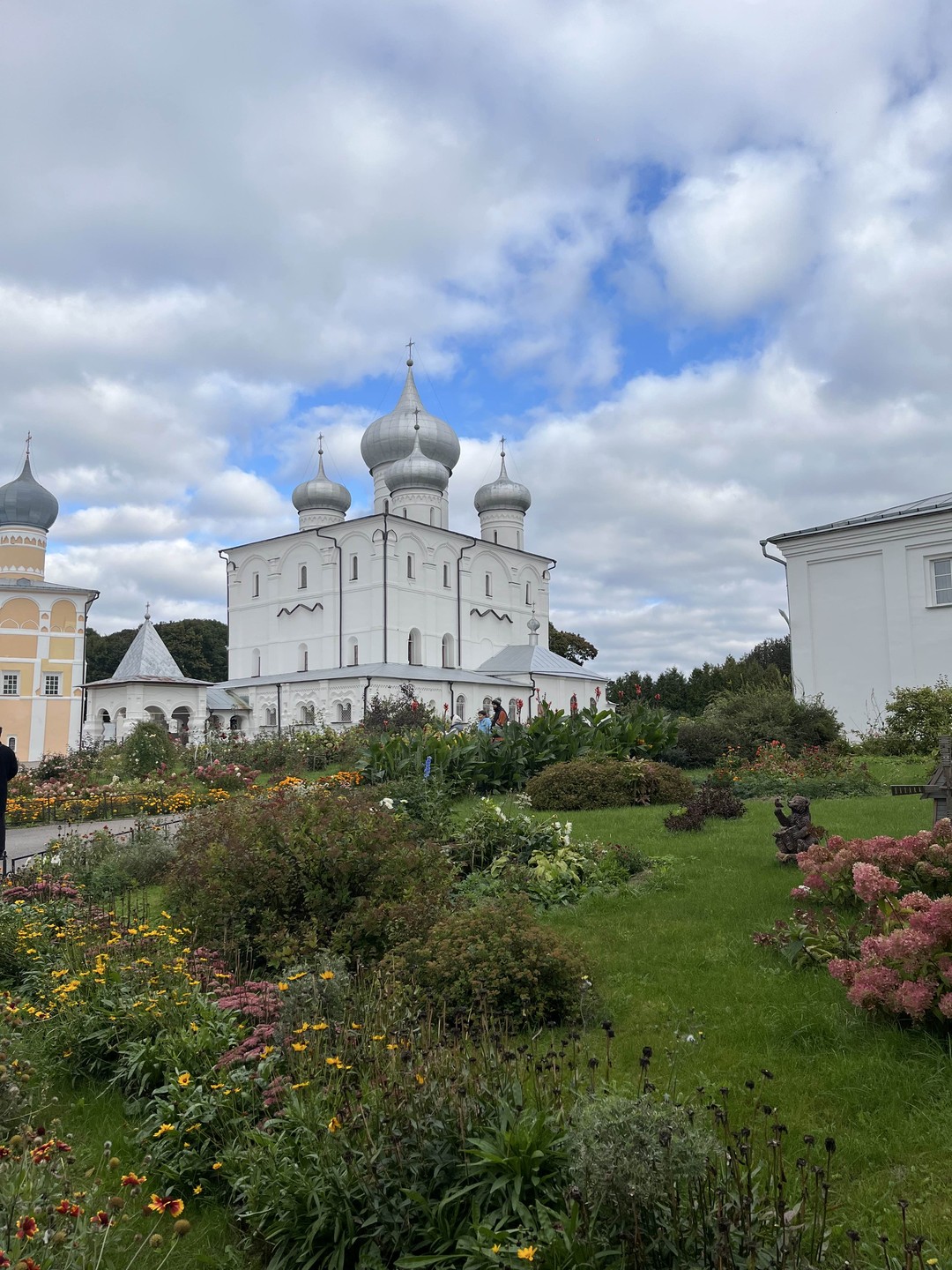 Были с подругой на прекрасной экскурсии с Еленой. Нам очень понравилось. Елена прекрасный рассказчик, позитивный человек