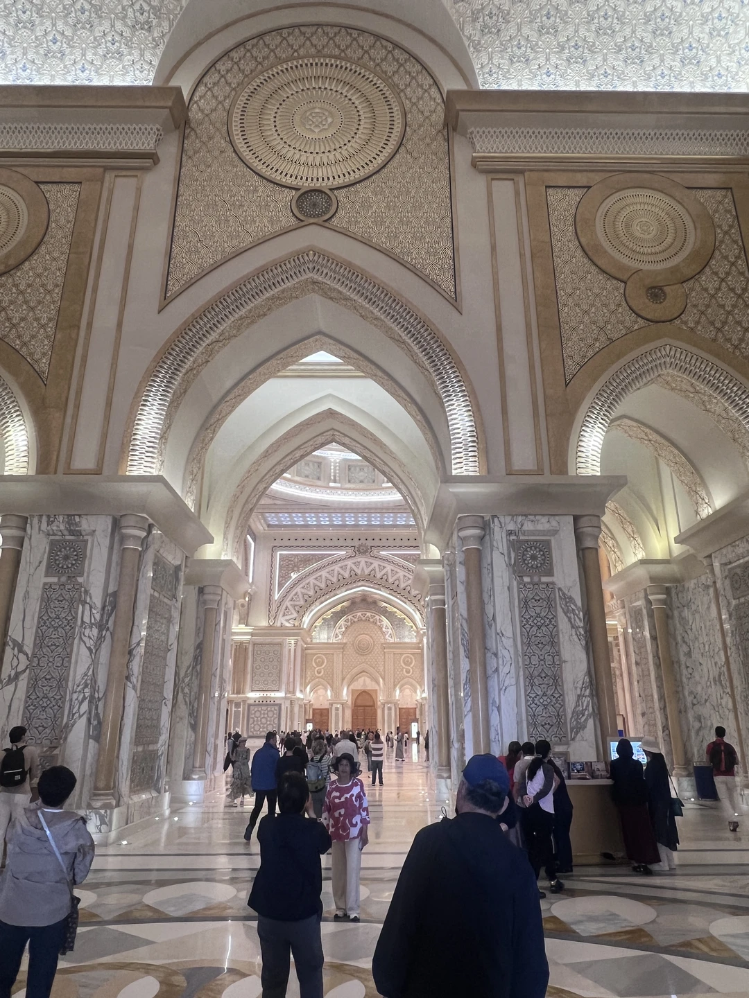 Абу-Даби в мини-группе с посещением Президентского дворца (Александр)