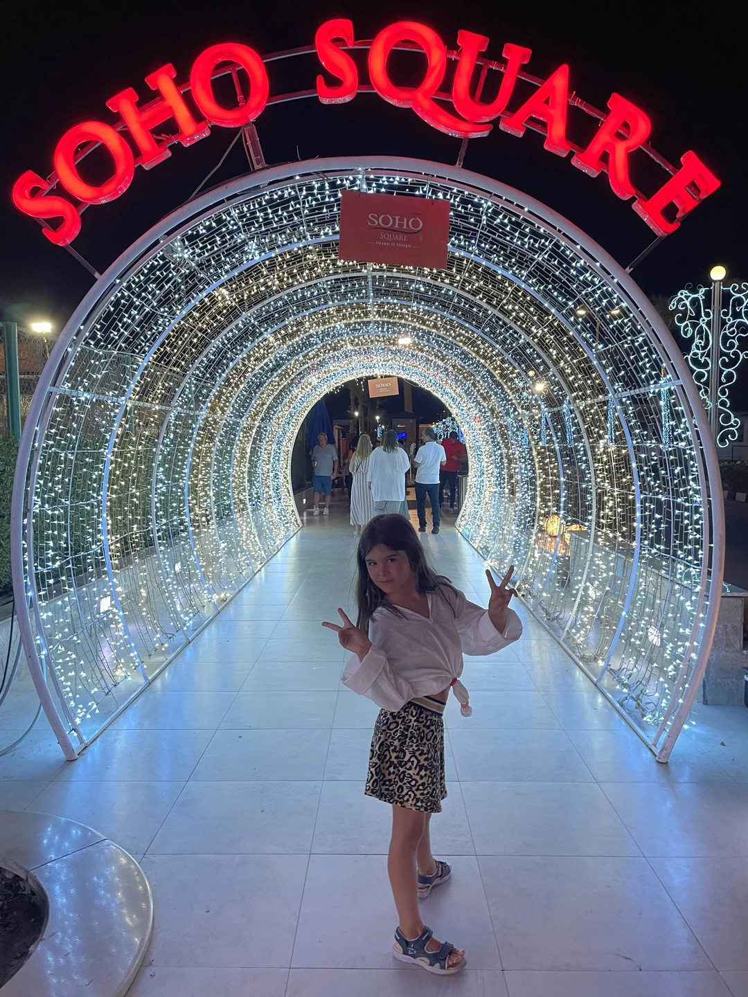 Замечательная познавательная экскурсия, гид Богдади увлекательно рассказывает, непринужденная вечерняя прогулка в красивых местах Шарма)