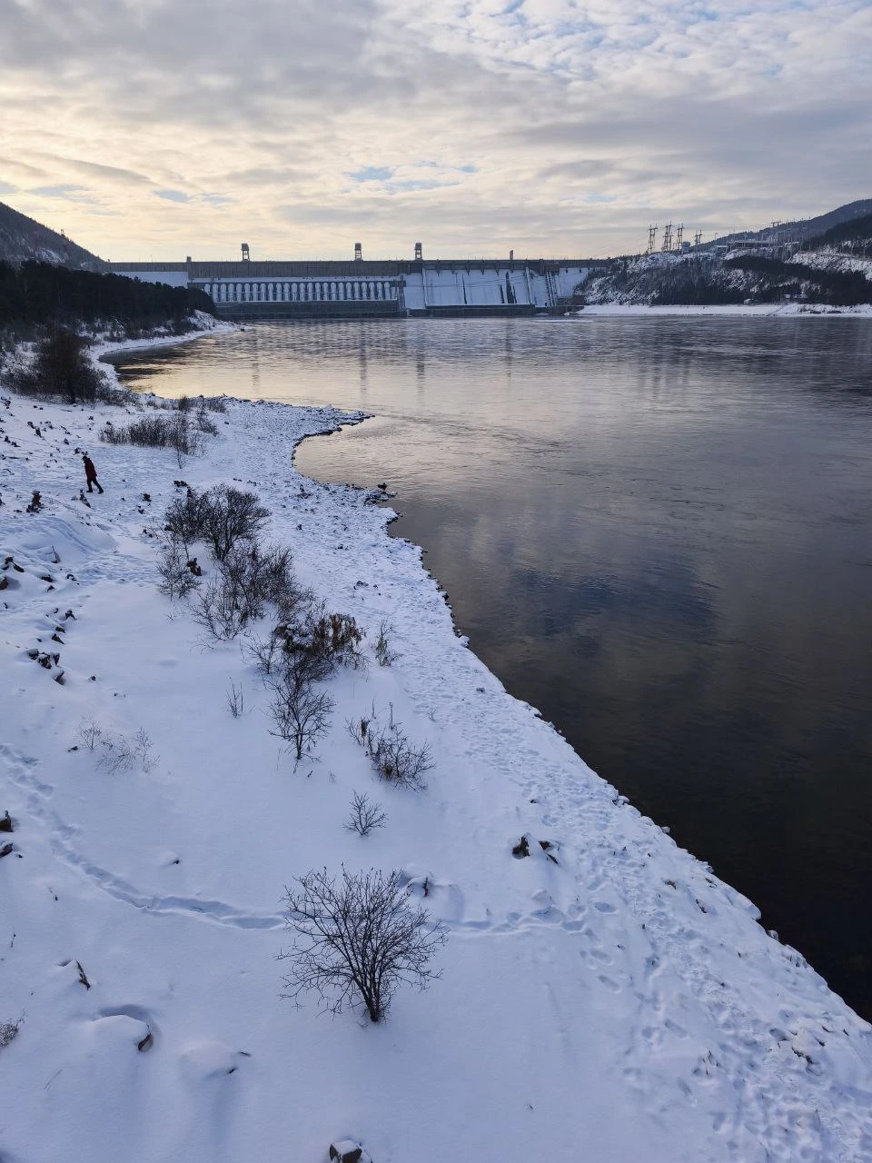 Отличная экскурсия, интересные точки для остановки и фото, включая несколько эксклюзивных. В программе небольшой, но очень