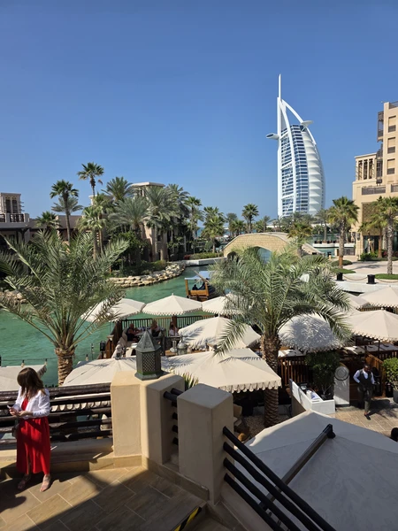 Нормальная обзорная экскурсия, возможно посетить по желанию объекты экскурсии