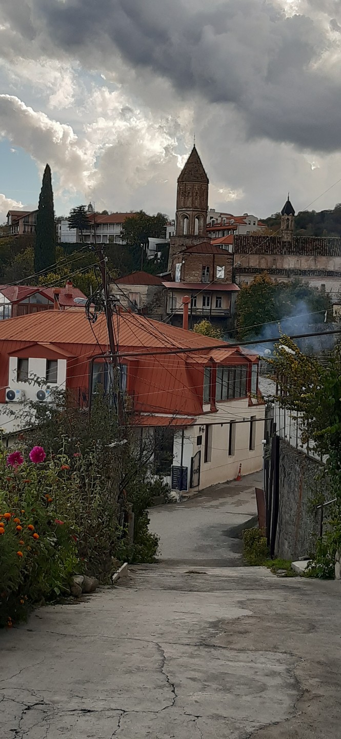 გამარჯობა, მეგობრებო! даю перевод «Здравствуйте, друзья». Я не случайно перешла на грузинский- недавно вернулась и хочу