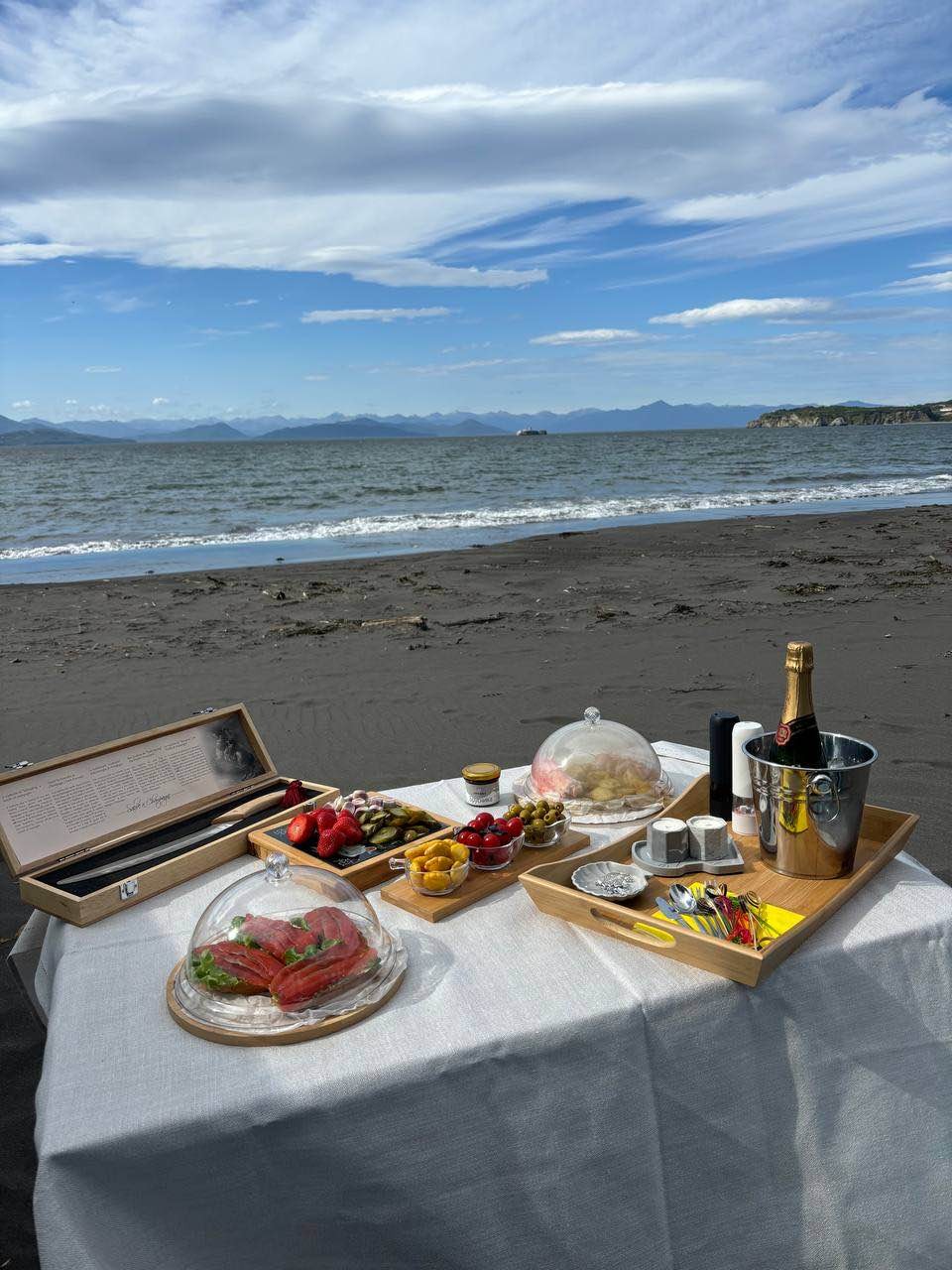 Волшебная экскурсия и погружение в мир игристых вин и необычных сочетаний вместе с Еленой!