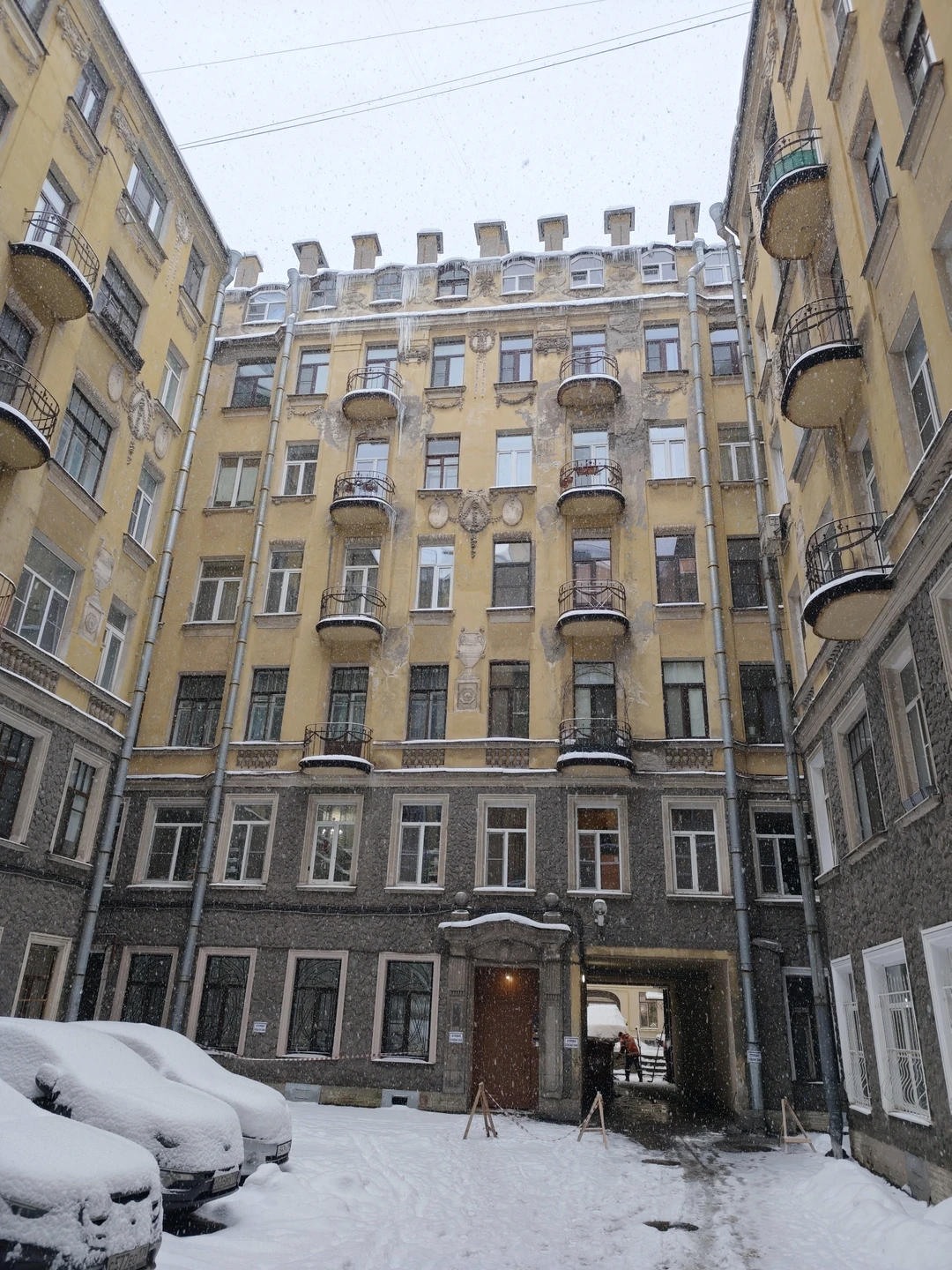 Спасибо Виктору за чудесную экскурсию по району который скрыт от туристов и зря! Рассказ Виктора о