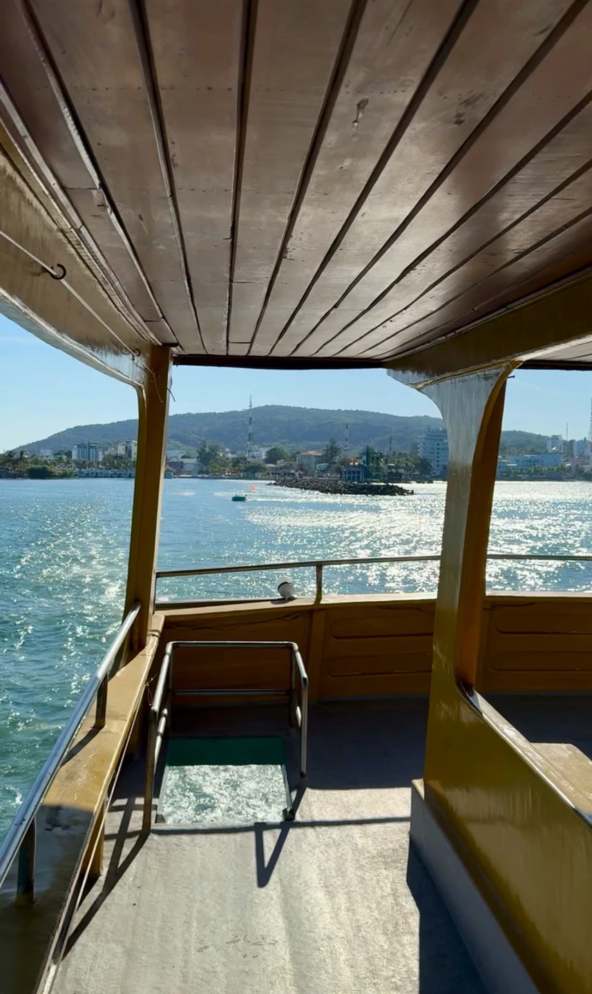 Это вау по всем показателям: и красота подводного мира, и преодоление своих страхов, и общение с очень увлечённым заряженным человеком!