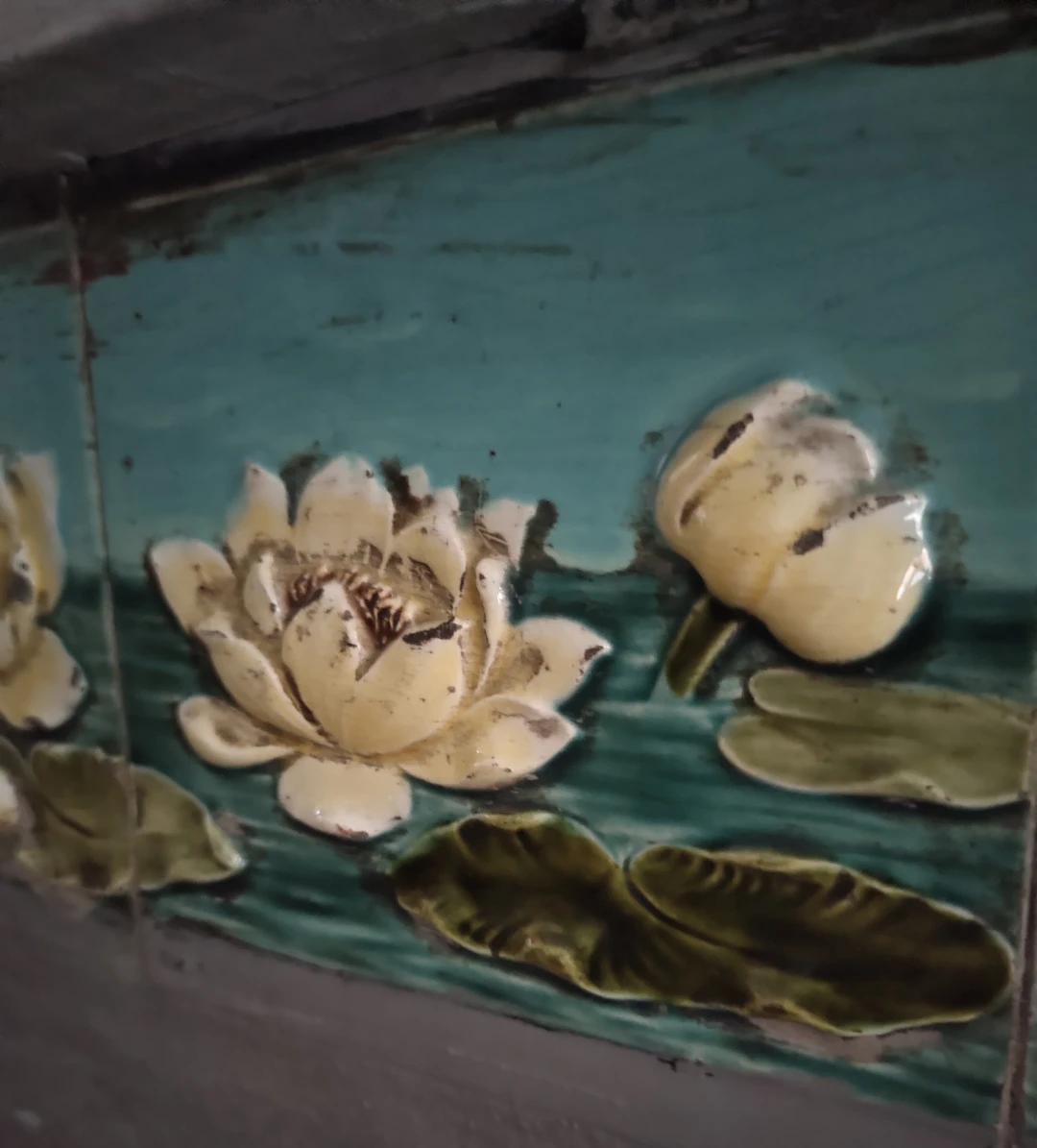 Очень интересная экскурсия по дворам и парадным практически в самом центре Петербурга. Давно хотелось на такую