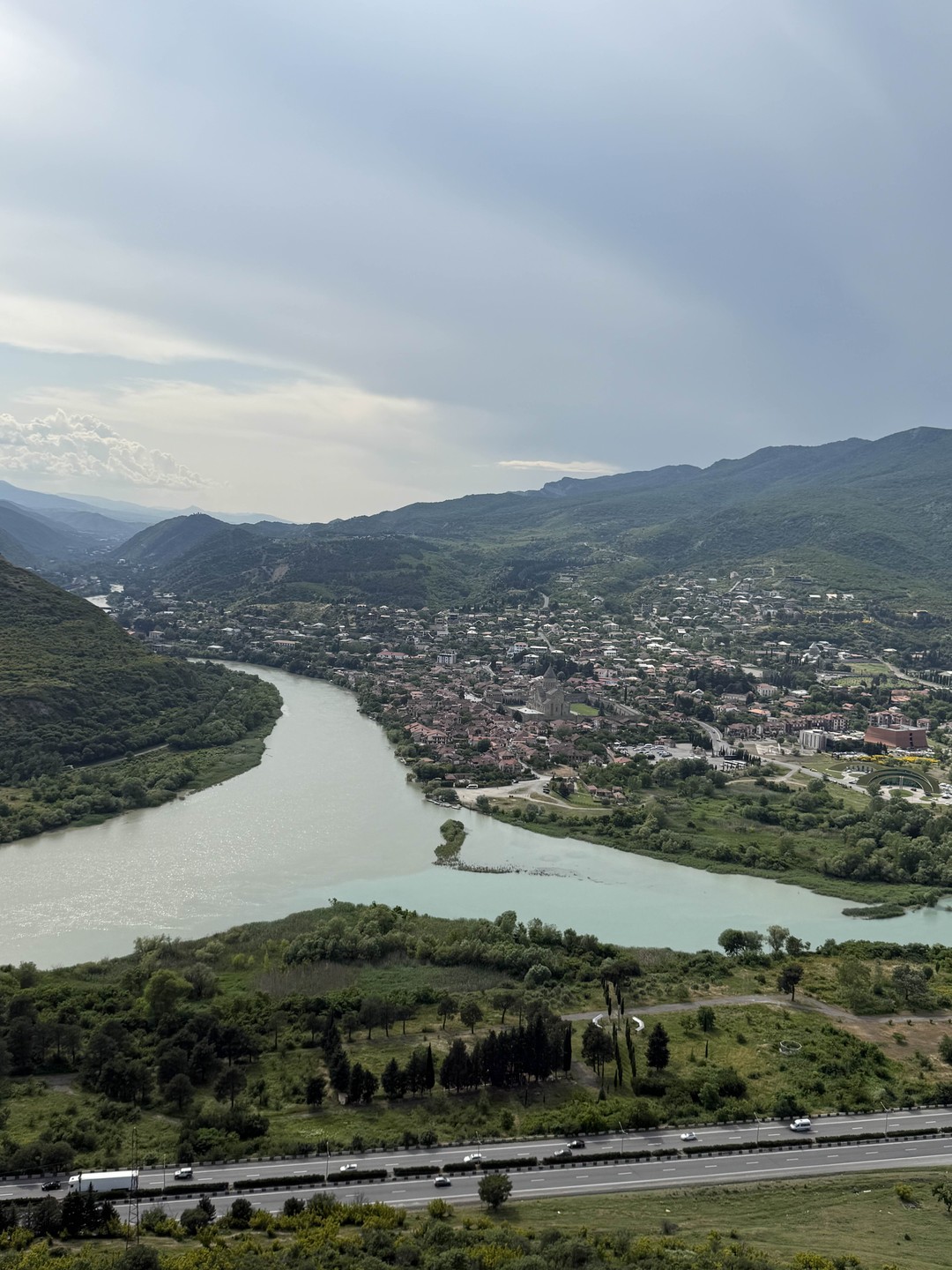 Хочется от всей души поблагодарить команду Capital Georgia Travel за великолепно организованное путешествие. Мы остались в