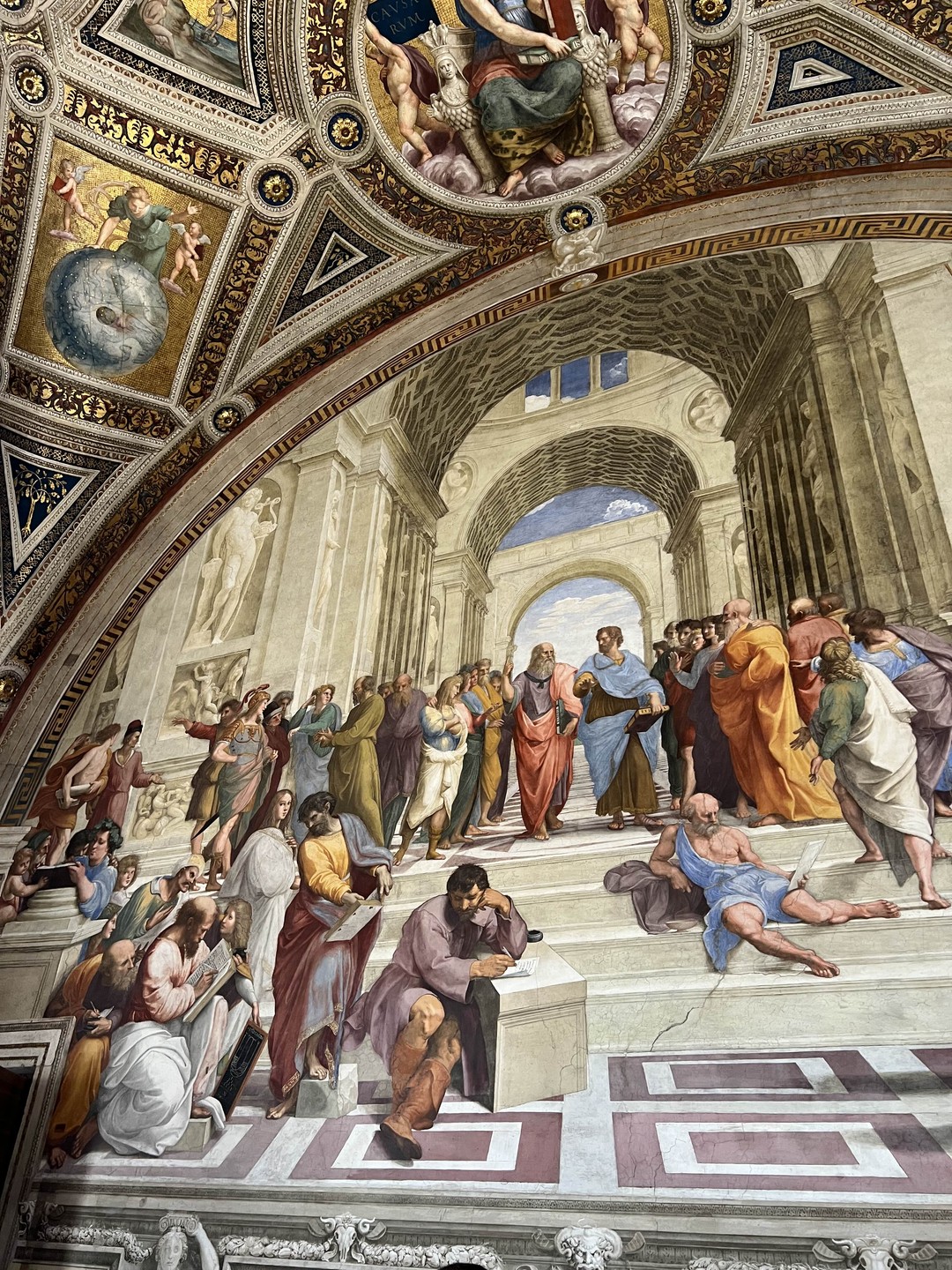 Очень советую взять именно экскурсию в музеи Ватикана. Это было безумно интересно и главное, познавательно