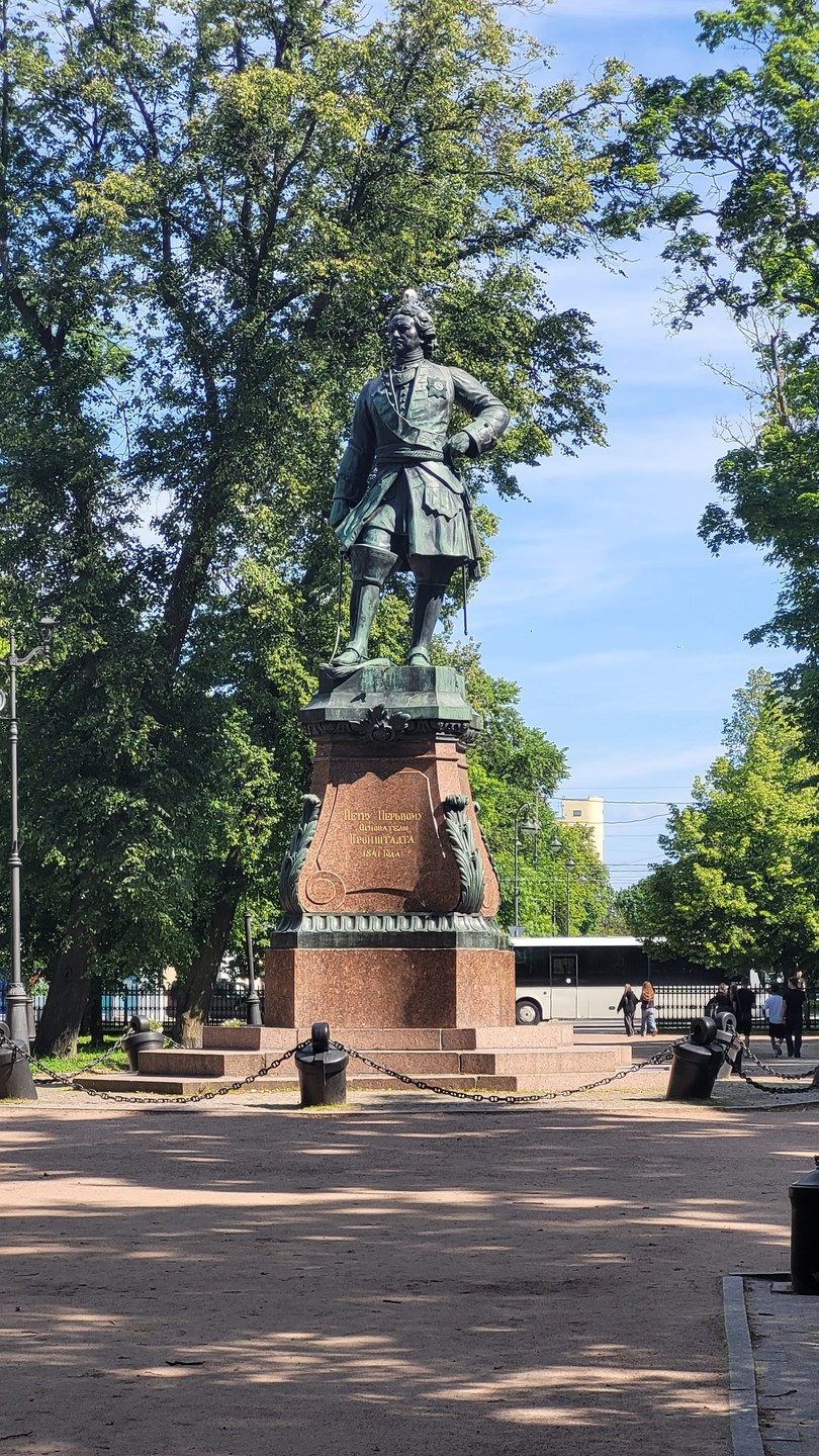 Из Санкт-Петербурга в Петергоф и Кронштадт: 2 города за 1 день (Кристина)