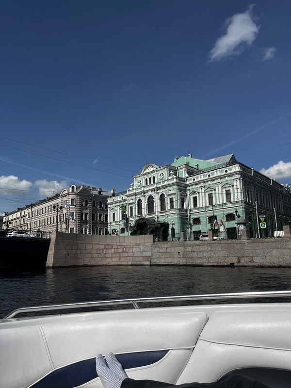 Фото к экскурсии Петербург на воде: уютный пикник на катере