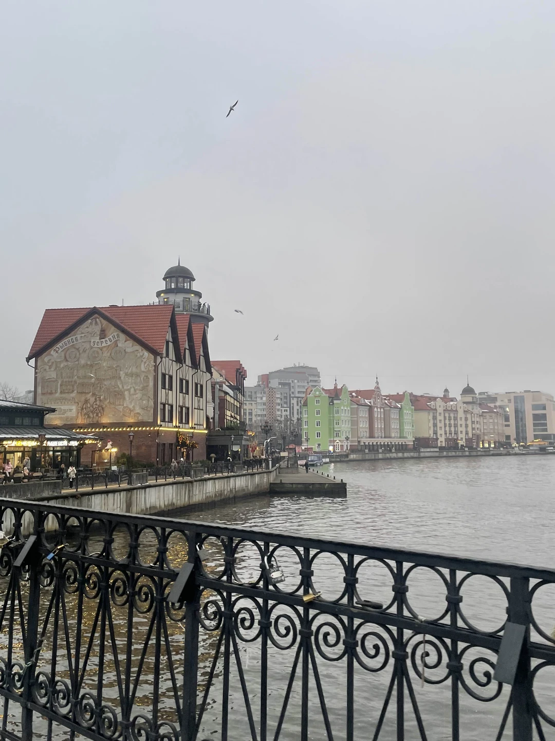 Очень познавательная экскурсия, без лишней воды! Гид прекрасный, рассказ о городе с ноткой юмора и сохранением истории!