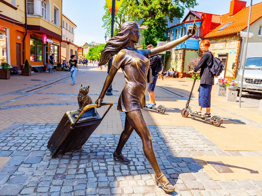 Скульптура «Курортница»