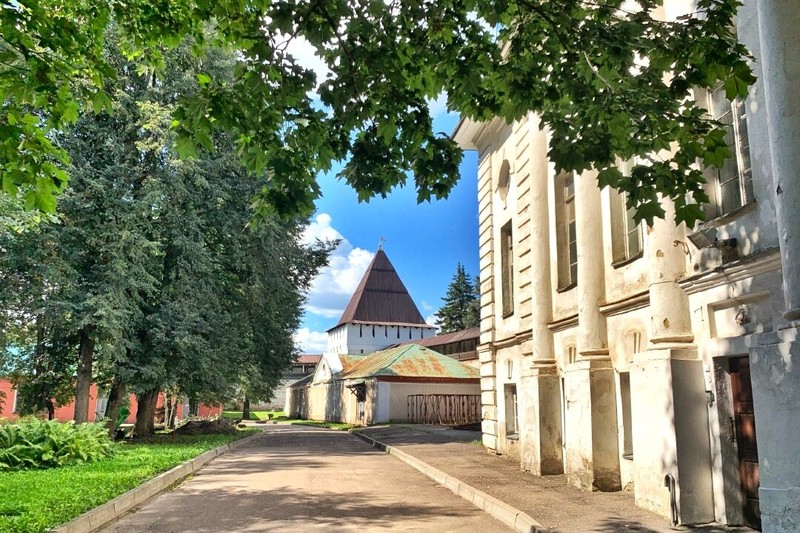 Фото к экскурсии Ярославль, Переславль-Залесский, Вятское и ферма пионов: тур с выездом из Москвы