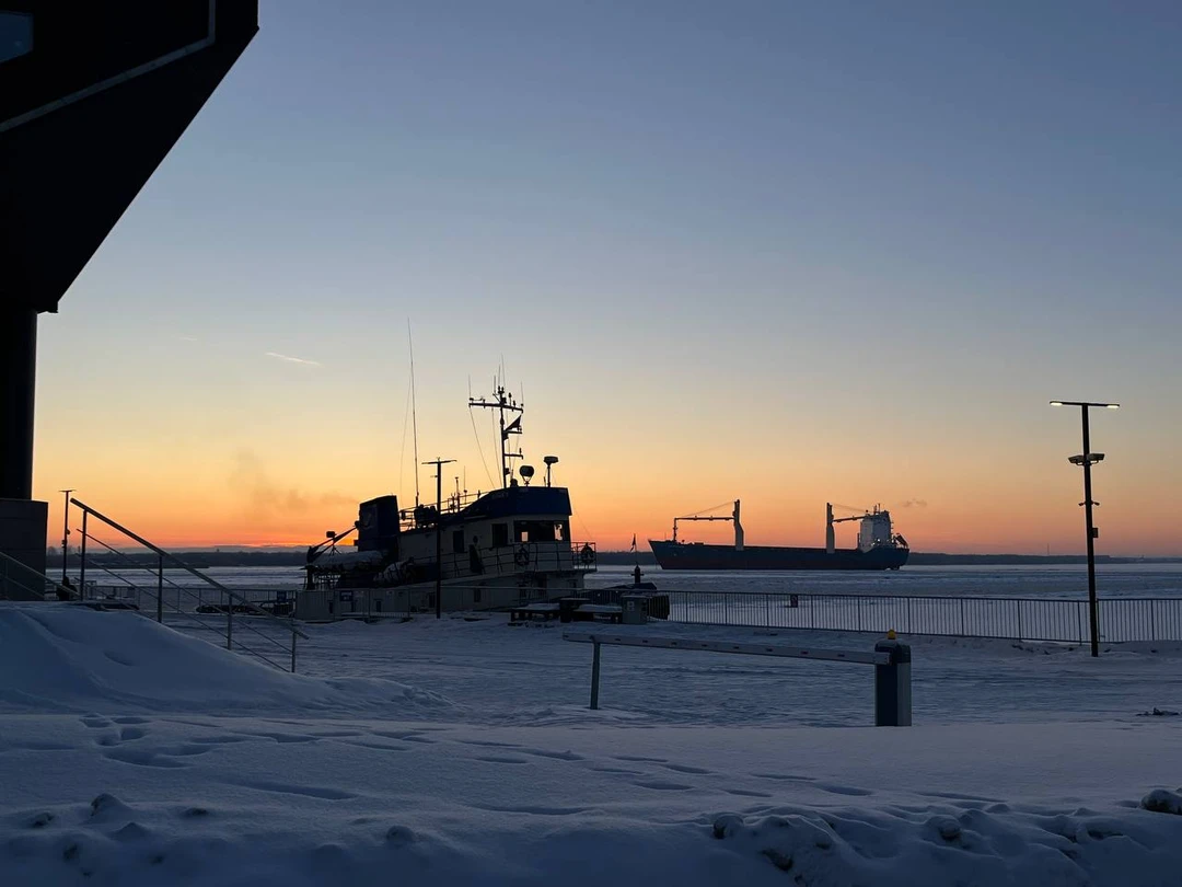 Наша экскурсия была осложнена сильным ветром и морозом. Поэтому большое спасибо Сергею, что дополнительно к интересном